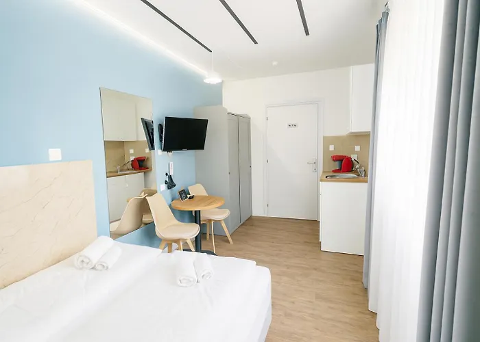 Modern 7 Private Kitchenette And Bathroom