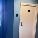 Modern 7 Private Kitchenette And Bathroom Apartment