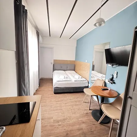 Modern 7 Private Kitchenette And Bathroom Apartment *