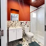 Modern 7 Private Kitchenette And Bathroom *
