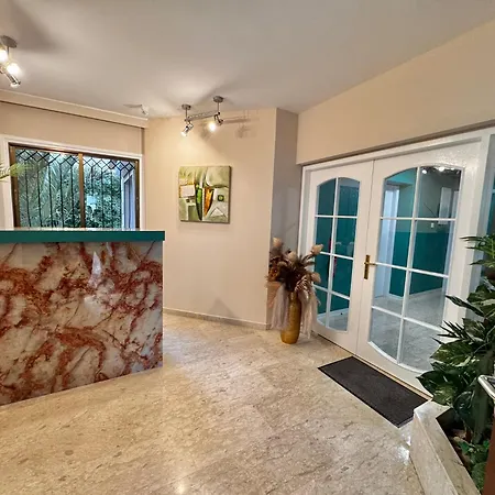 Modern 7 Private Kitchenette And Bathroom Apartament Limassol