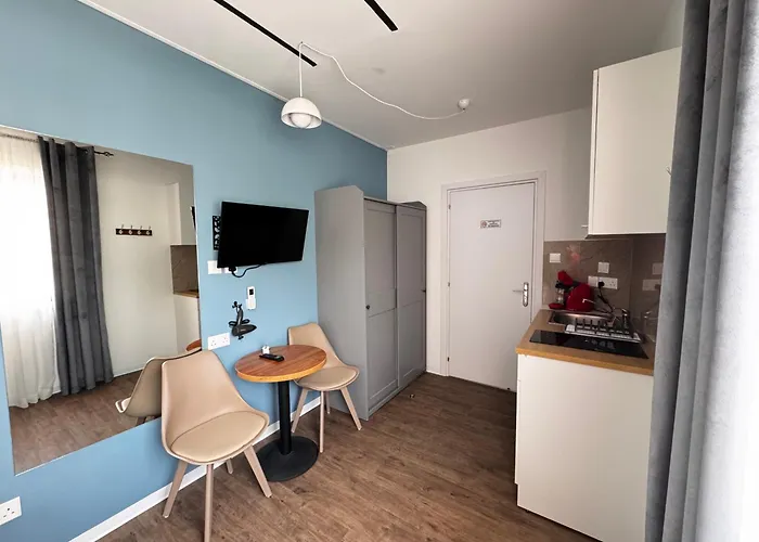 Modern 7 Private Kitchenette And Bathroom Lägenhet *